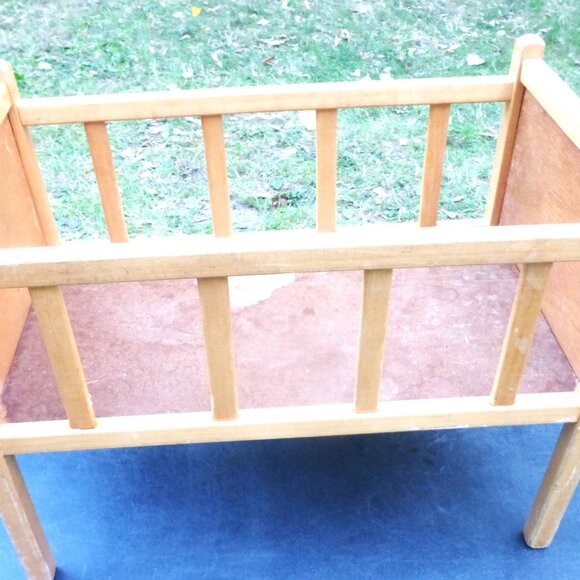 BS - 1970's Vintage DOLL CRIB Wood Doll Crib DOLL DISPLAY Pretend Play Toy Box - Picture 6 of 8